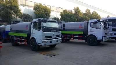 山西太原客戶再訂6臺(tái)掃路車(chē)、吸塵車(chē)、洗掃車(chē)、灑水車(chē)